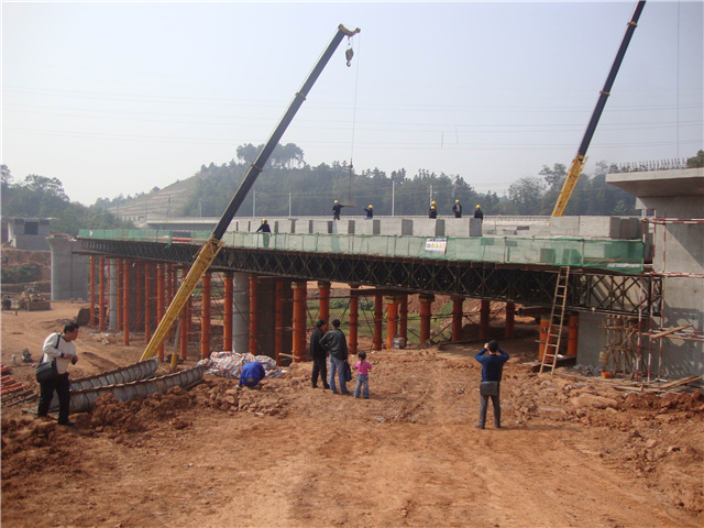 中鐵三局滬昆客專(zhuān)項目部現澆梁支架平臺 中鐵三局滬昆客專(zhuān)項目部現澆梁支架平臺