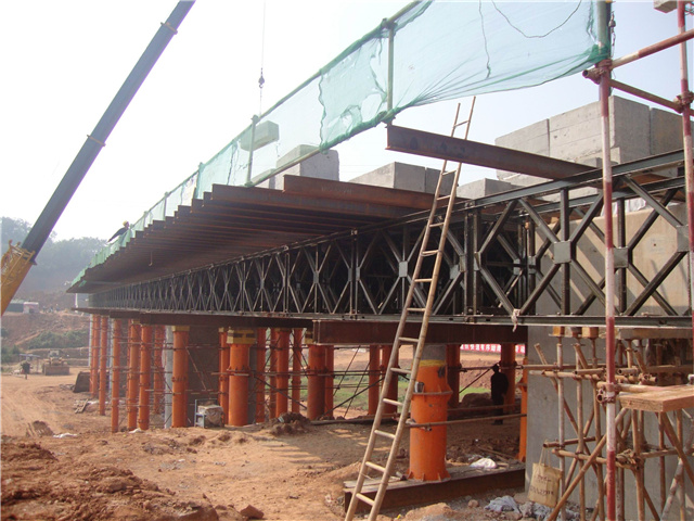 中鐵三局滬昆客專(zhuān)項目部現澆梁支架平臺